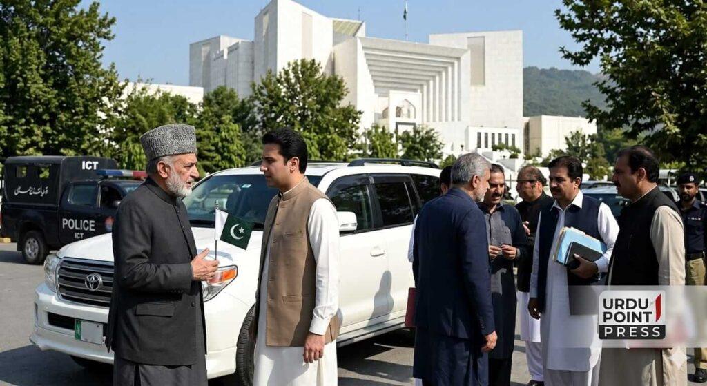 اسلام آباد میں حکومت اور اپوزیشن کے درمیان سیاسی مذاکرات کا منظر"