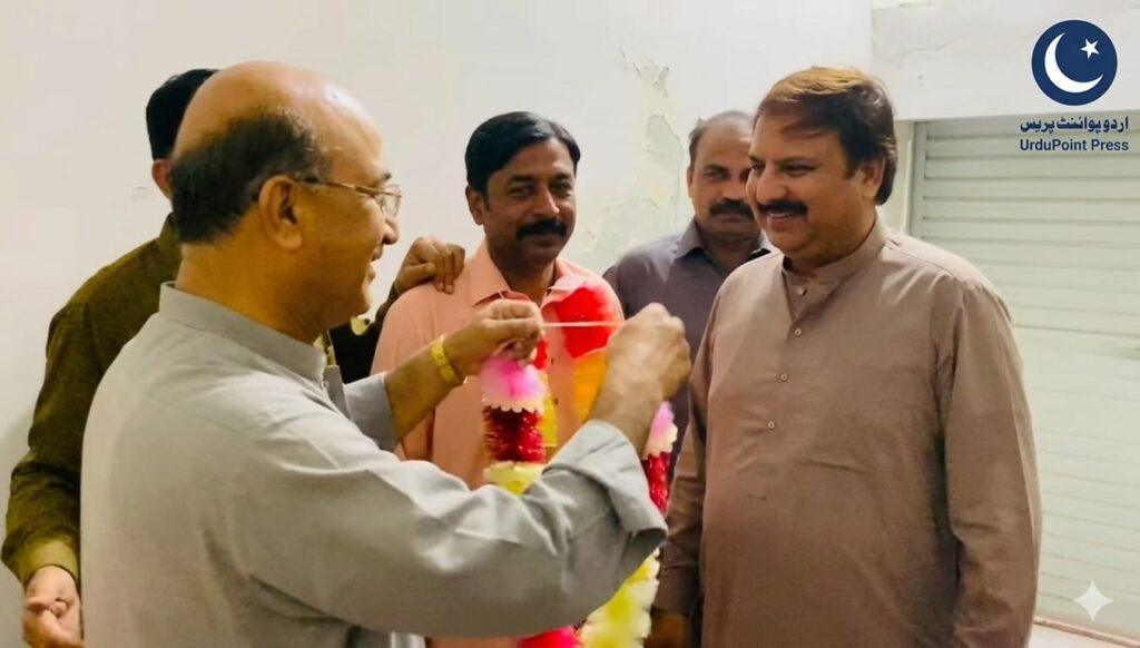  صدرِ کلب نے نئے ساتھیوں کی شمولیت کا باضابطہ اعلان کرتے ہوئے انہیں خوش آمدید کہا