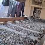 ​فاروق آباد کے قریب شالیمار ایکسپریس کی پٹری سے اتری ہوئی بوگی کا منظر