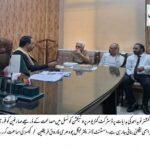 ڈپٹی کمشنر گوجرانوالہ نوید احمد کنزیومر پروٹیکشن کونسل میں مقدمے کی سماعت کرتے ہوئے۔
