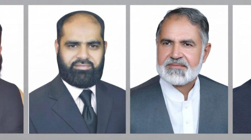ن لیگی رہنما چوہدری اقبال گجر، حاجی عبدالرؤف مغل اور دیگر شہداء پاک فوج کے حوالے سے بات چیت کرتے ہوئے۔